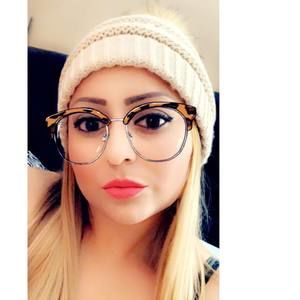 Meet your Posher, Daniela